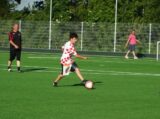 Laatste training S.K.N.W.K. JO10-1 van seizoen 2022-2023 (partijtje tegen de ouders) (107/165)